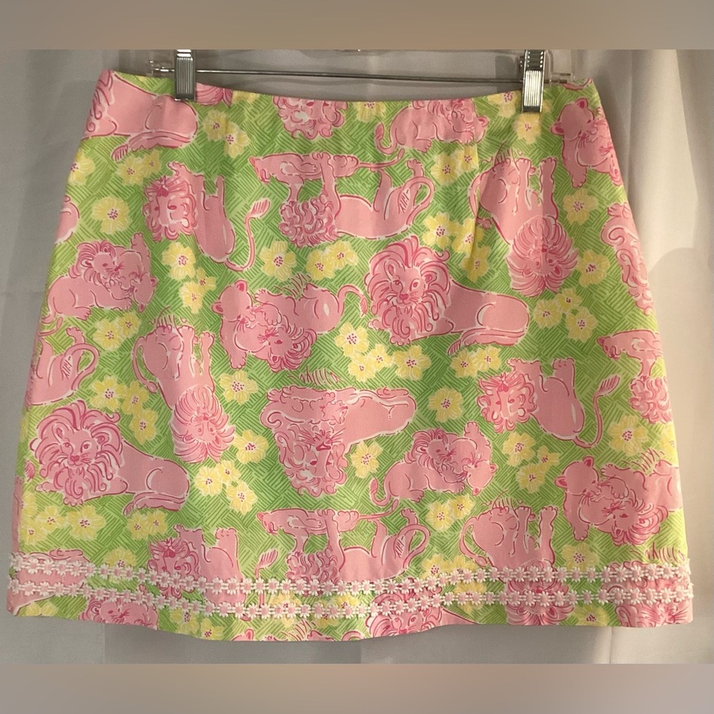 LILLY PULITZER WHITE LABEL SKIRT, LOUNGING LIONS, SIZE 12.